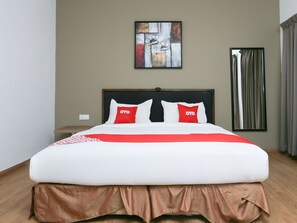 Habitación doble Deluxe | Escritorio, insonorización, wifi gratis y ropa de cama 