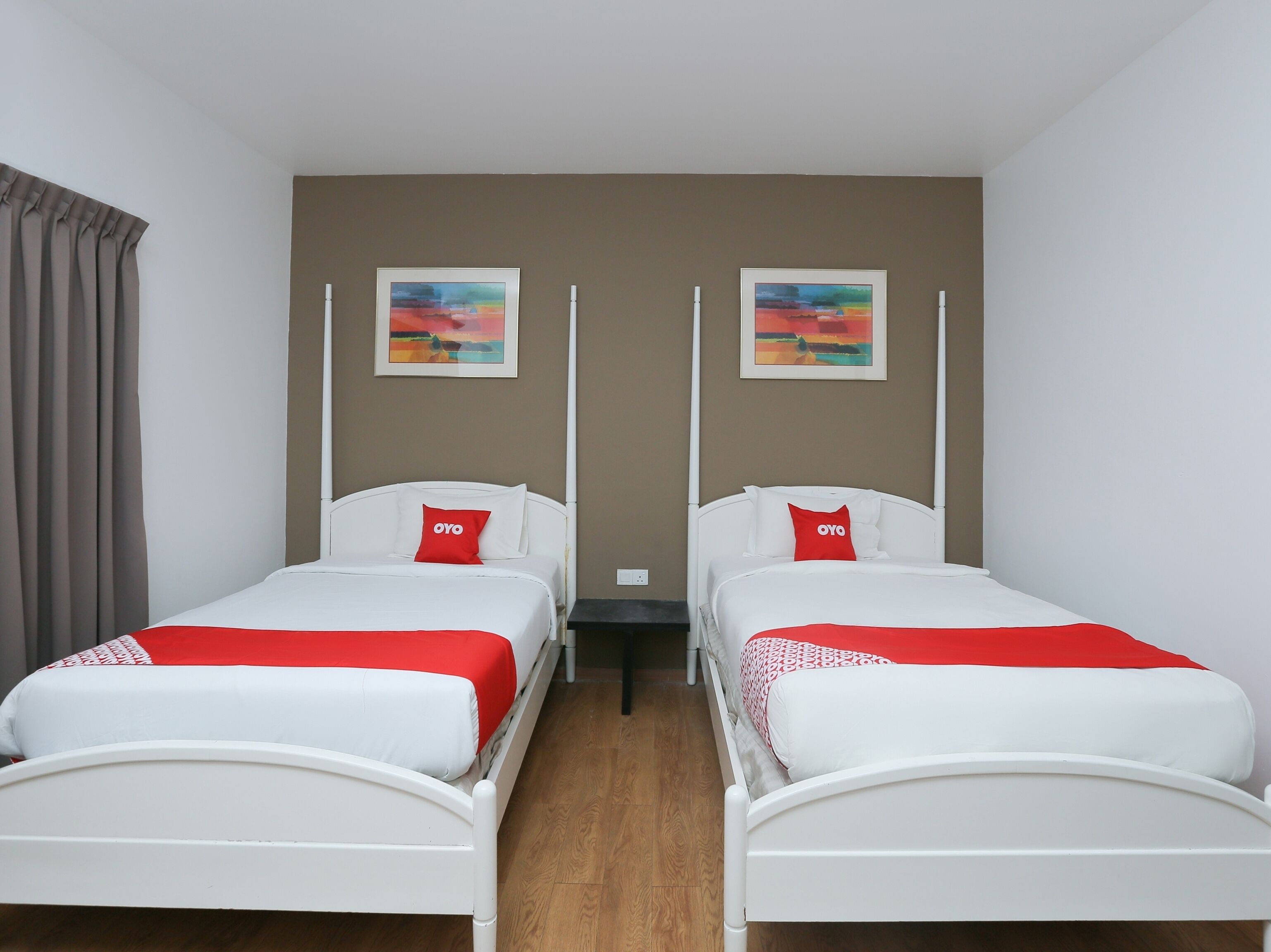deluxe twin room | desk, soundproofing, free wifi, bed sheets