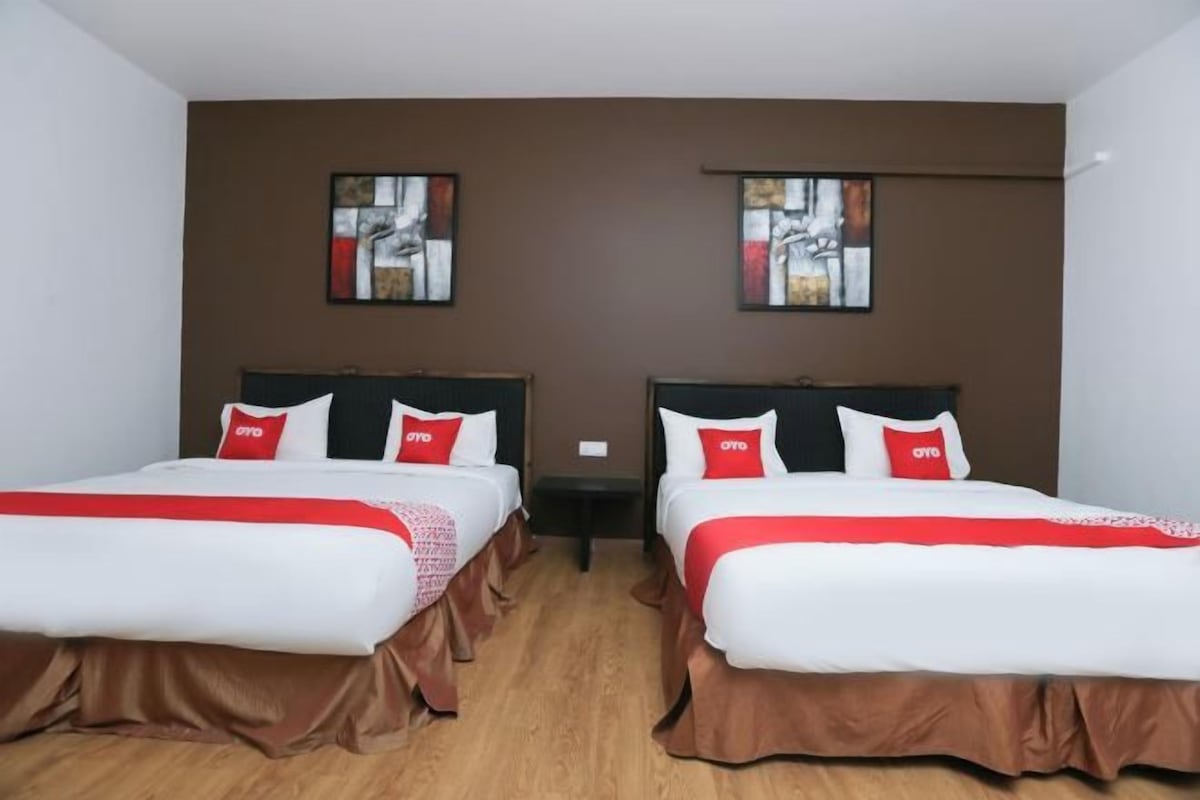 Escritorio, insonorización, wifi gratis y ropa de cama