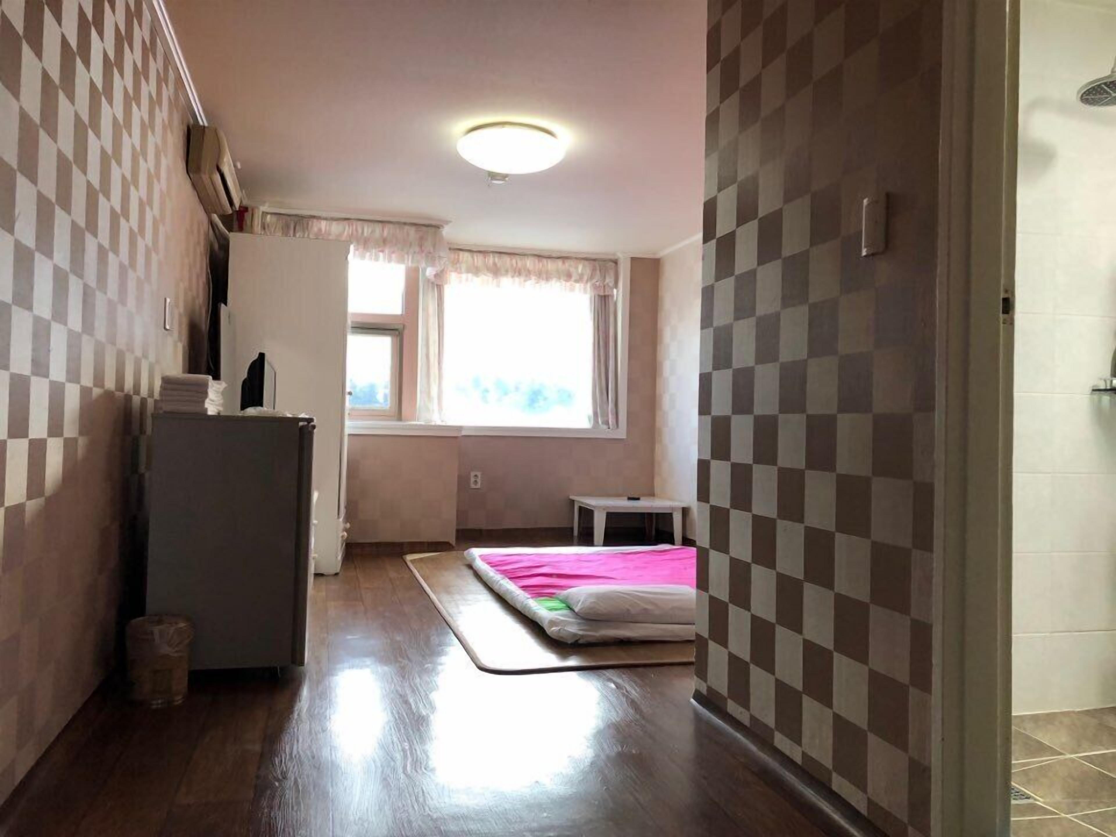 룸 (Korean Ondol - 59 sqm) | 무료 WiFi