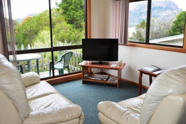 Living area - Coles Bay Waterfronter 2 (Coles Bay)