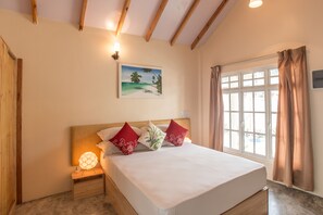 Premium Room, 1 Queen Bed, Garden View | In-room safe, soundproofing, rollaway beds, free WiFi - Thoddoo Retreat (Thoddoo)