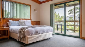 2 bedrooms, iron/ironing board, travel cot, free WiFi