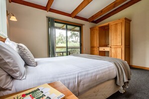 Cottage, 2 Bedrooms | 2 bedrooms, iron/ironing board, travel crib, free WiFi - Freycinet Cottage 2 (Coles Bay)
