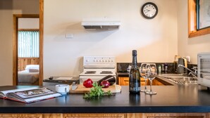Cottage, 2 phòng ngủ | Bếp riêng | Dụng cụ pha cà phê/trà, tủ lạnh, lò vi sóng, lò nướng 