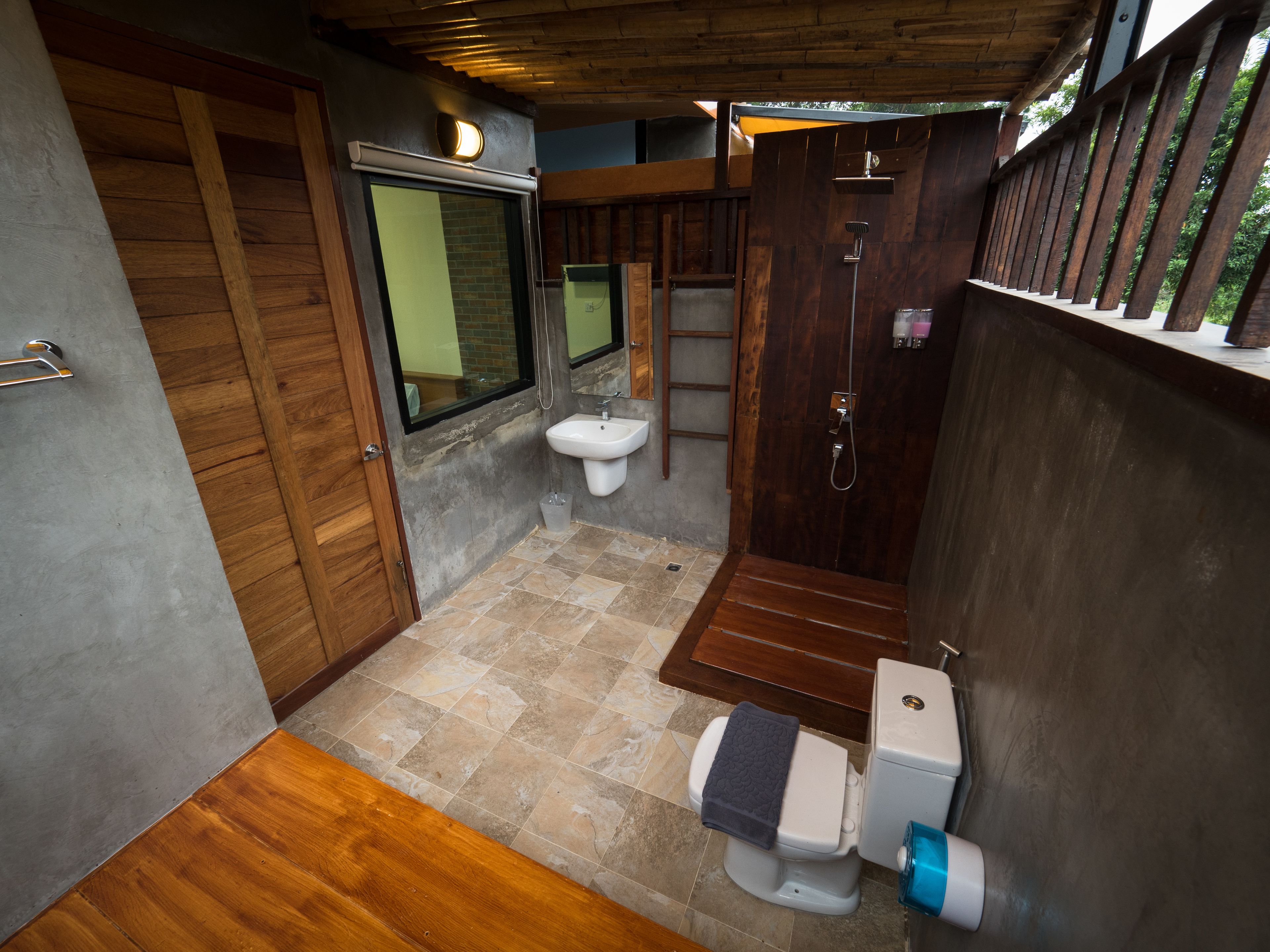Standard Double Room | Bathroom