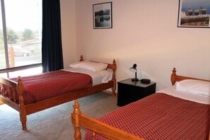 House, 3 Bedrooms | 3 bedrooms, iron/ironing board, free WiFi, bed sheets - Hazards House (Coles Bay)