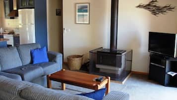 House, 3 Bedrooms | Living area | Flat-screen TV, DVD player