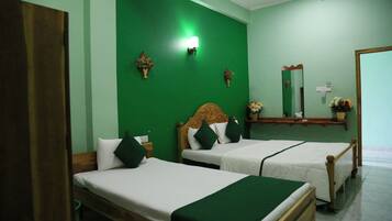 Family Triple Room, City View | 14 bedrooms, premium bedding, desk, soundproofing