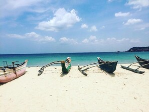 A beach with several boats anchored on the sand. - Kings Hotel Restaurant & Bar (Trincomalee)