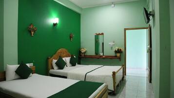 Habitación triple familiar, vistas a la ciudad | 14 dormitorios, ropa de cama de alta calidad, escritorio