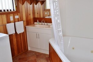 Bathroom - Freycinet Sands (Coles Bay)