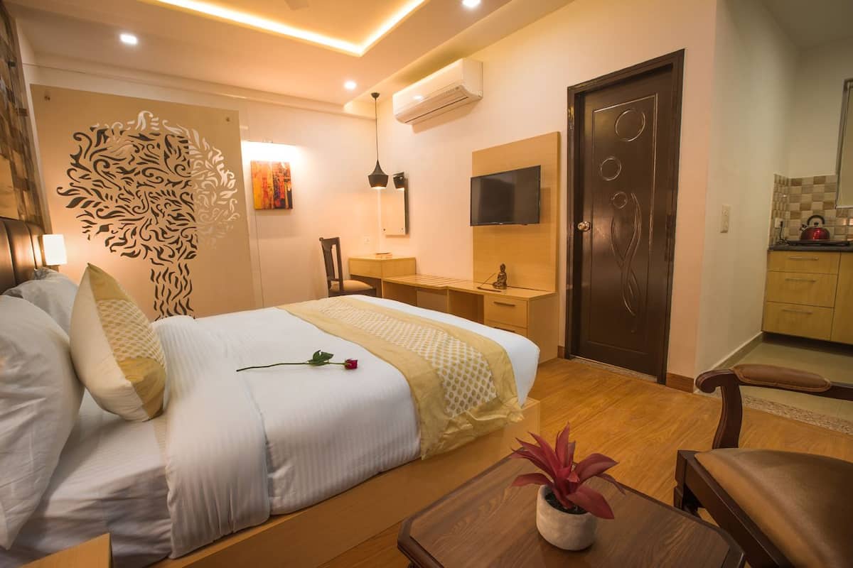 Deluxe Studio, 1 Double Bed, Kitchen | 1 bedroom, in-room safe, free WiFi