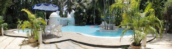 Außenpool, Liegestühle