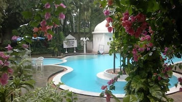 Outdoor pool, pool loungers