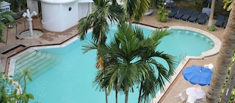 Hotel Parisutham