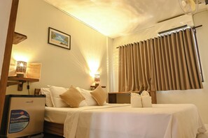 Standard-Doppelzimmer | Minibar, Zimmersafe, kostenloses WLAN, Bettwäsche