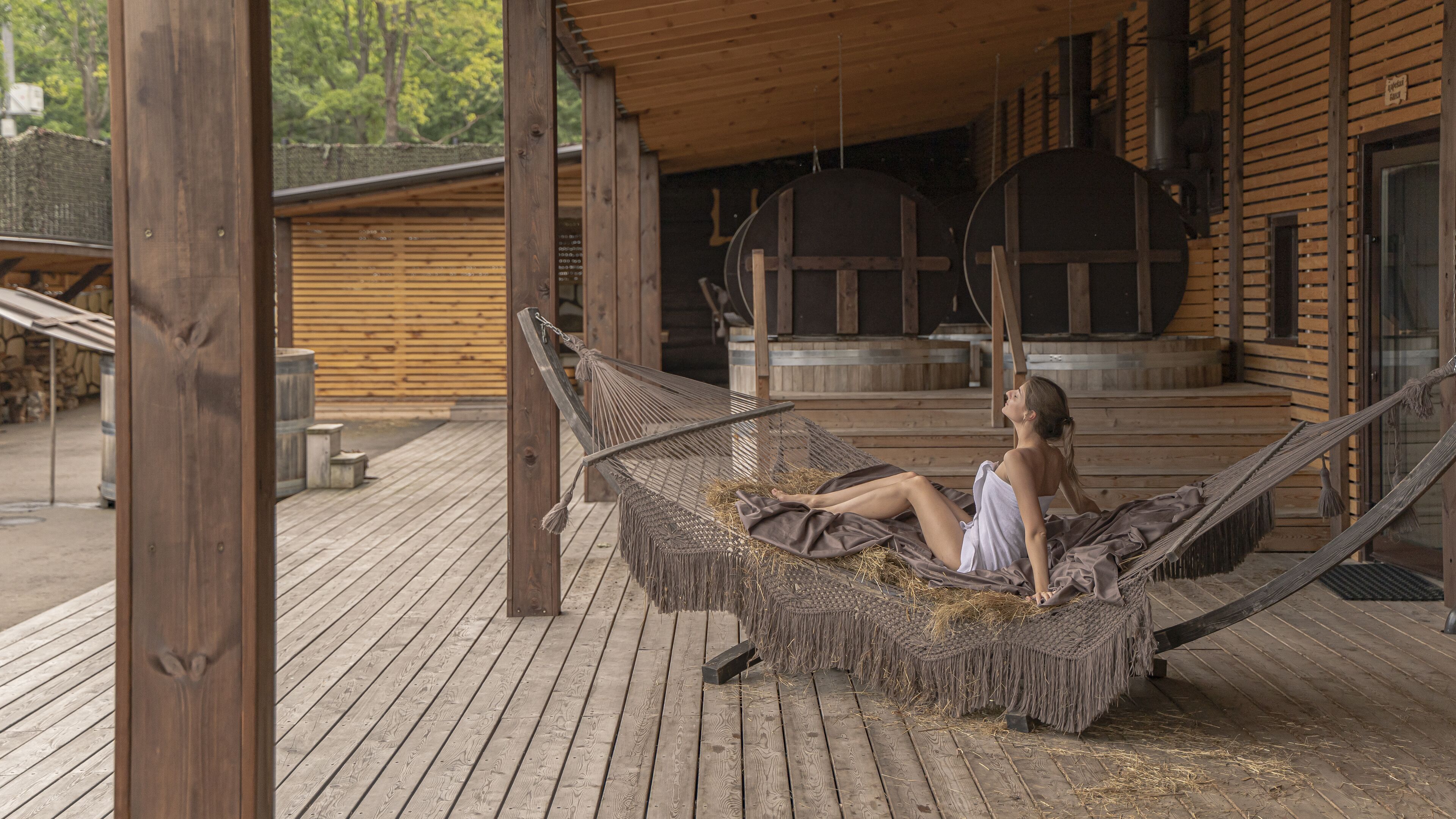 Sauna, mandi tangas / hammam, aromaterapi, lulur badan 