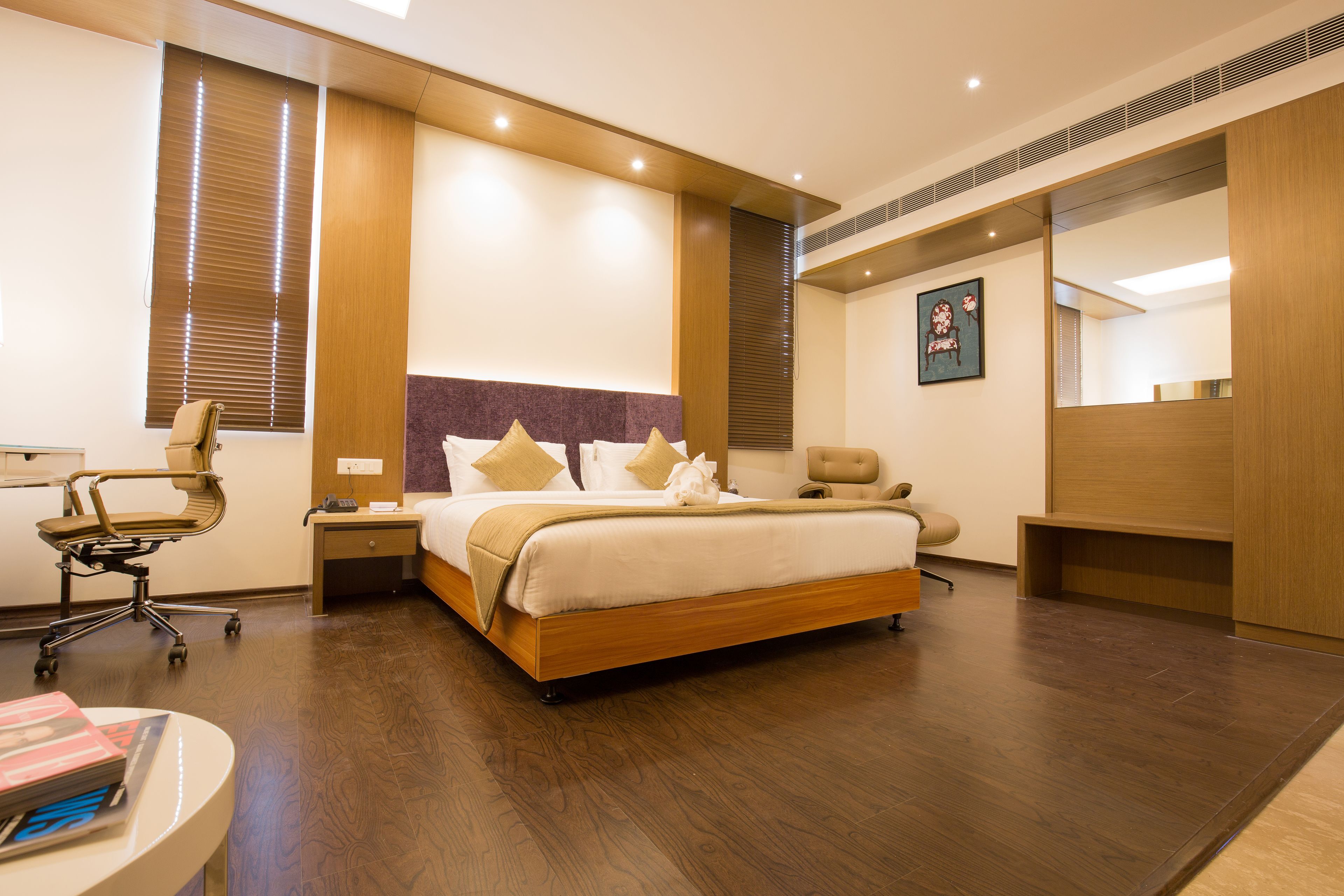 junior suite | premium bedding, in-room safe, desk, soundproofing