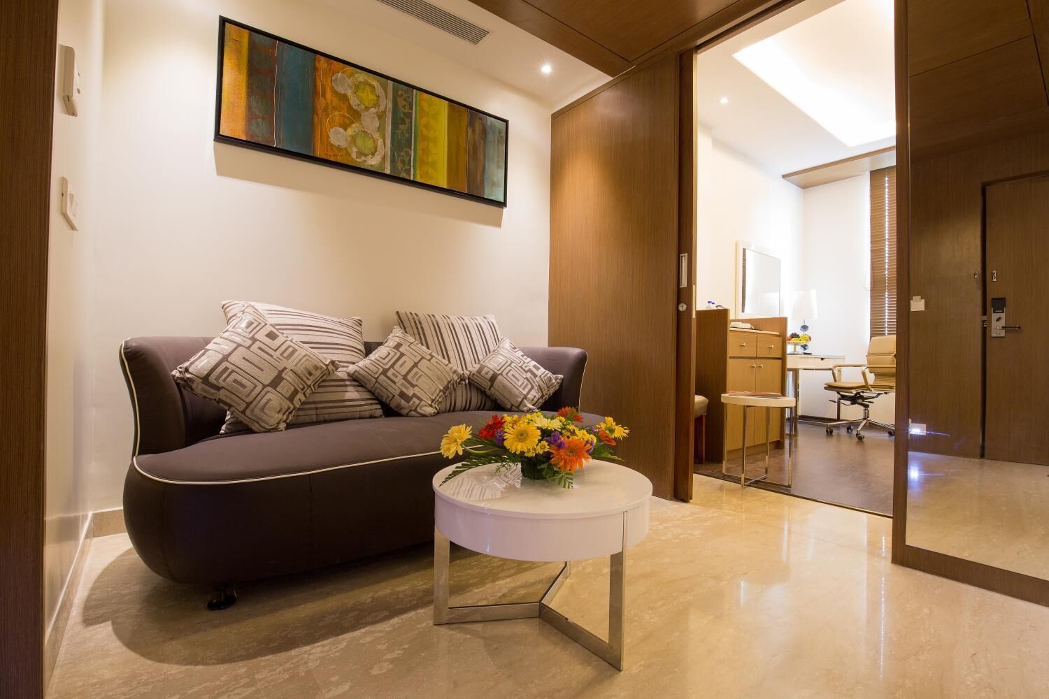 executive suite | living room | flat-screen tv