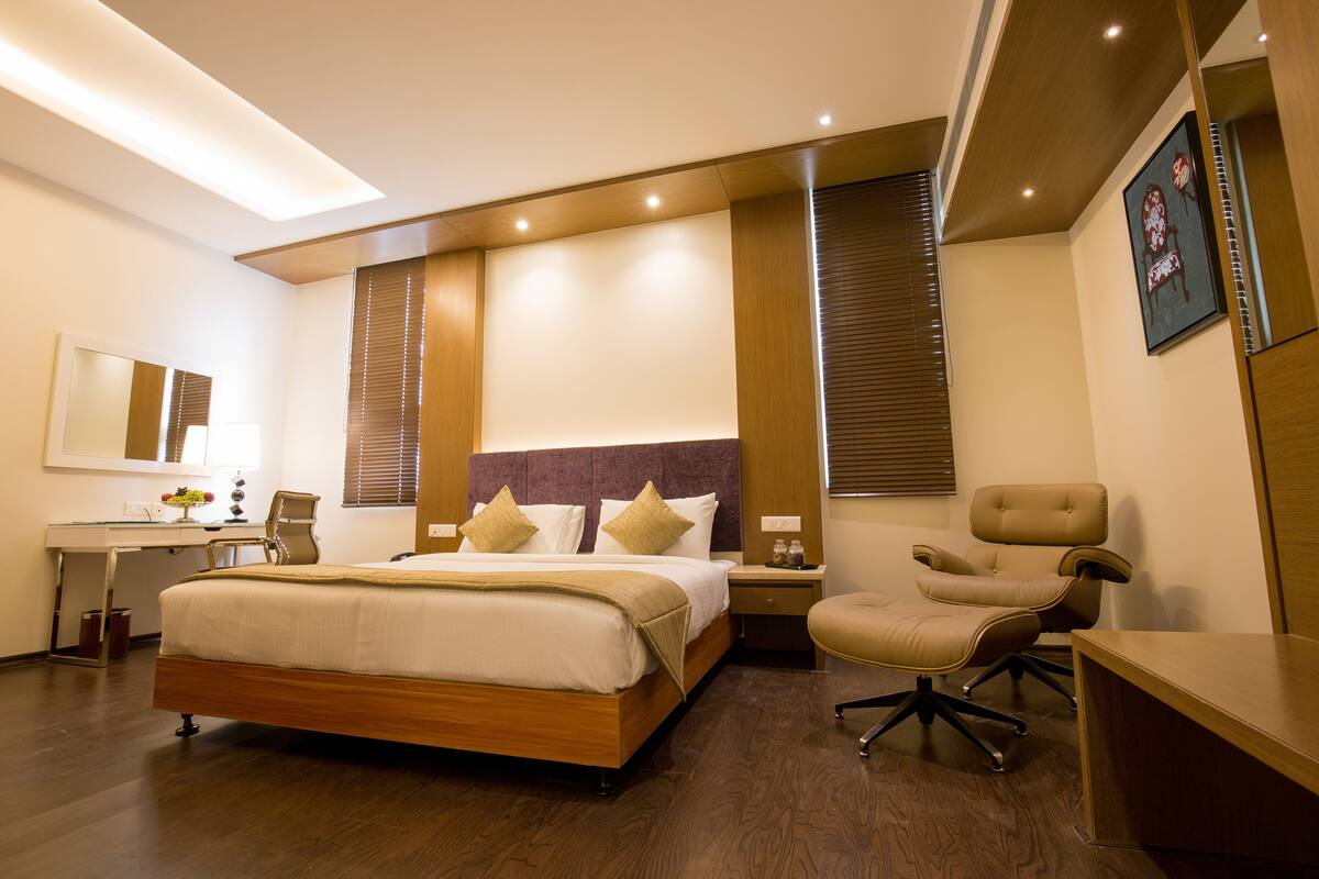 Junior Suite | Premium bedding, in-room safe, desk, soundproofing