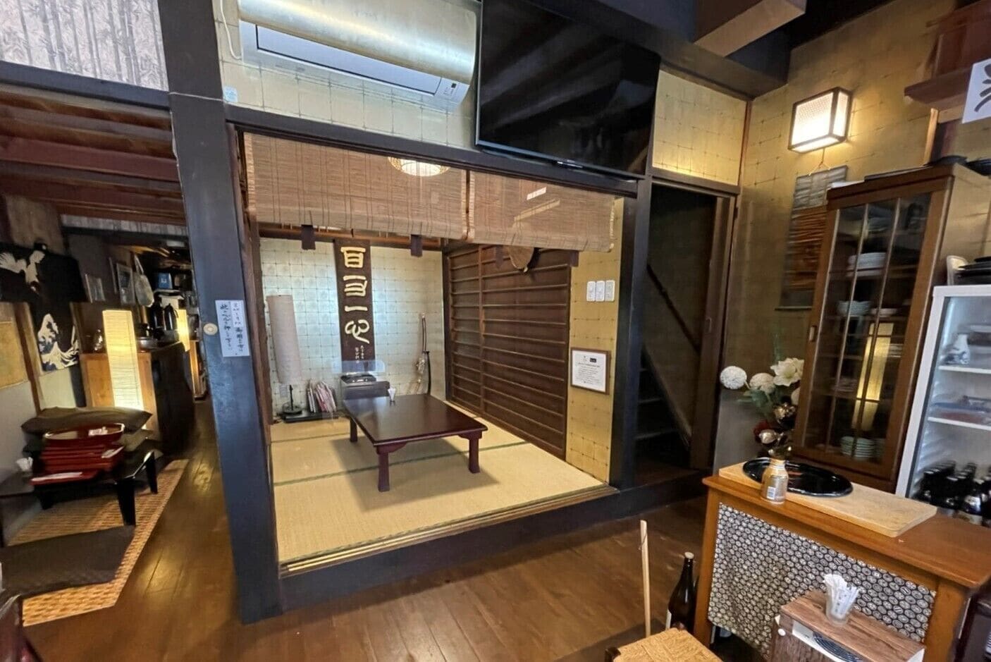 重伝建1号記念 1日1組限定貸切プラン 2階2部屋+1階専用座敷+2階屋外テラス一泊二食付き (夕食鶴海寿司コース) 禁煙 | 羽毛の掛け布団、客室ごとに異なる装飾、客室ごとに異なるインテリア、遮光カー テン