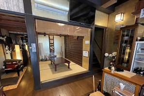 ห้องแฟมิลี่, 2 ห้องนอน, ปลอดบุหรี่, วิวเมือง (JP style, Sushi course/JP Breakfast) | ผ้านวมขนเป็ด, ห้องพักตกแต่งอย่างมีเอกลักษณ์, ตกแต่งพิเศษโดยเฉพาะ
