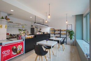 Food and drink - JR Mansion (Bangkok)