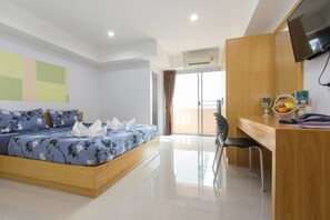 Deluxe Double Room | Premium bedding, individually decorated, desk, blackout drapes - JR Mansion (Bangkok)