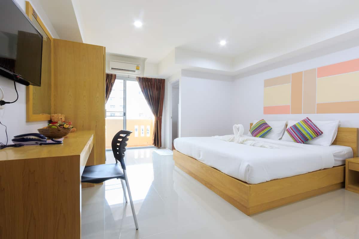 Deluxe Double Room | Premium bedding, individually decorated, desk, blackout curtains
