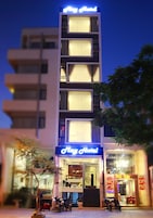 住宿正面 (夜晚)
