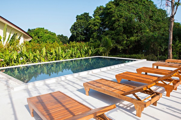 Outdoor pool, pool umbrellas, sun loungers