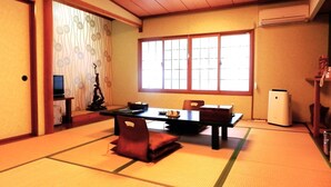 ห้องเบสิก (Japanese Style) | Wi-Fi ฟรี, ผ้าปูที่นอน