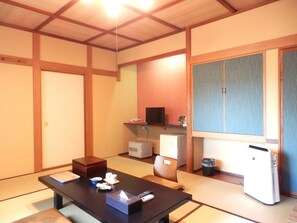 غرفة بتجهيزات أساسية (Japanese Style) | واي فاي مجانًا وملاءات أسرّة