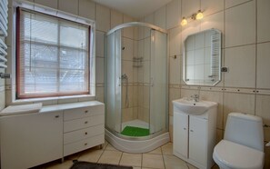 Apartment, 3 Bedrooms | Bathroom