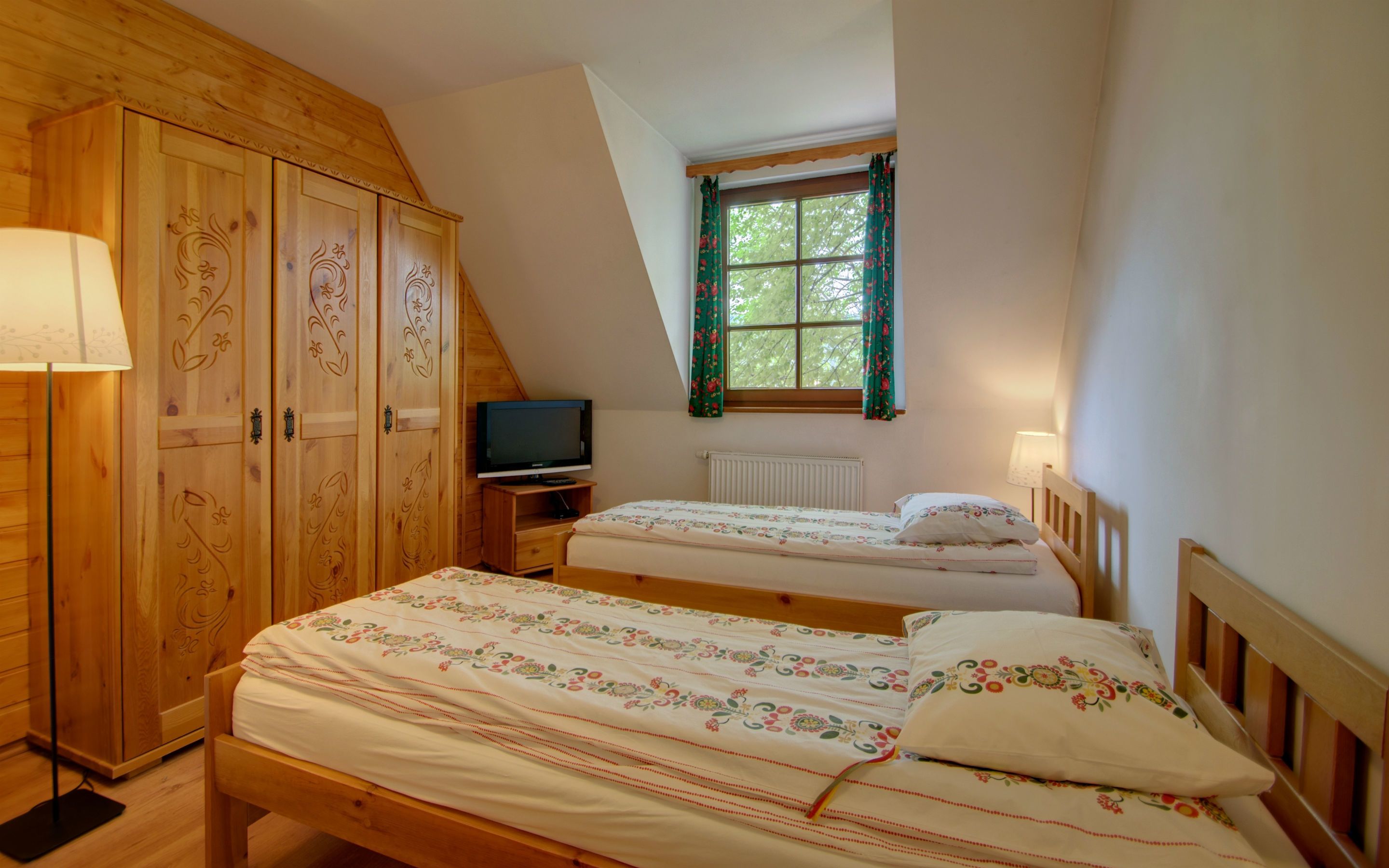 3 bedrooms, free cots/infant beds, free WiFi, bed sheets