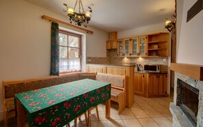 Apartment, 3 Bedrooms | Private kitchenette