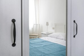 Luxe beddengoed, een minibar, een kluis op de kamer, een bureau