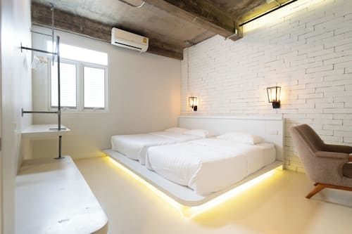 Triple Room with Shared Bathroom | Iron/ironing board, free WiFi, bed sheets