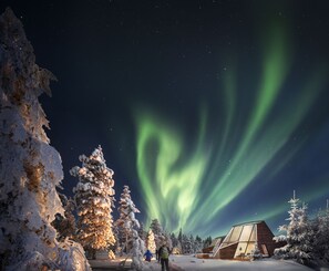 住宿正面 - 傍晚/夜晚