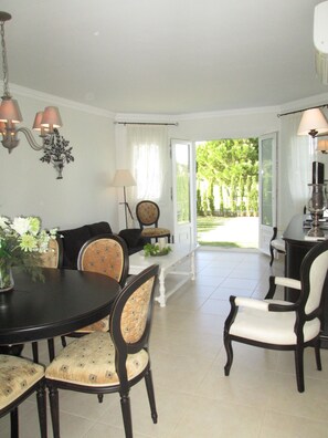 Bügeleisen/Bügelbrett, Babybetten, Bettwäsche