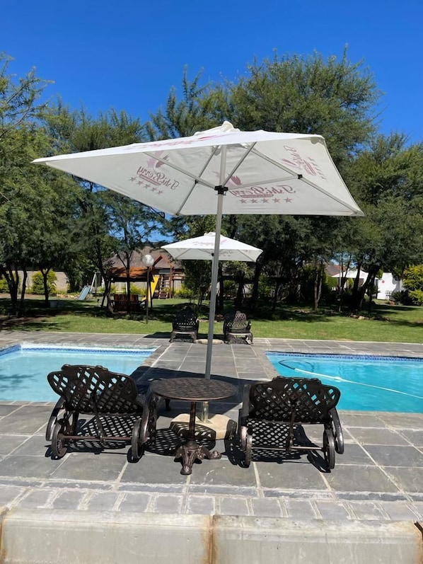 2 outdoor pools, pool loungers
