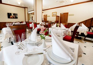 Spécialités Cuisine locale et internationale