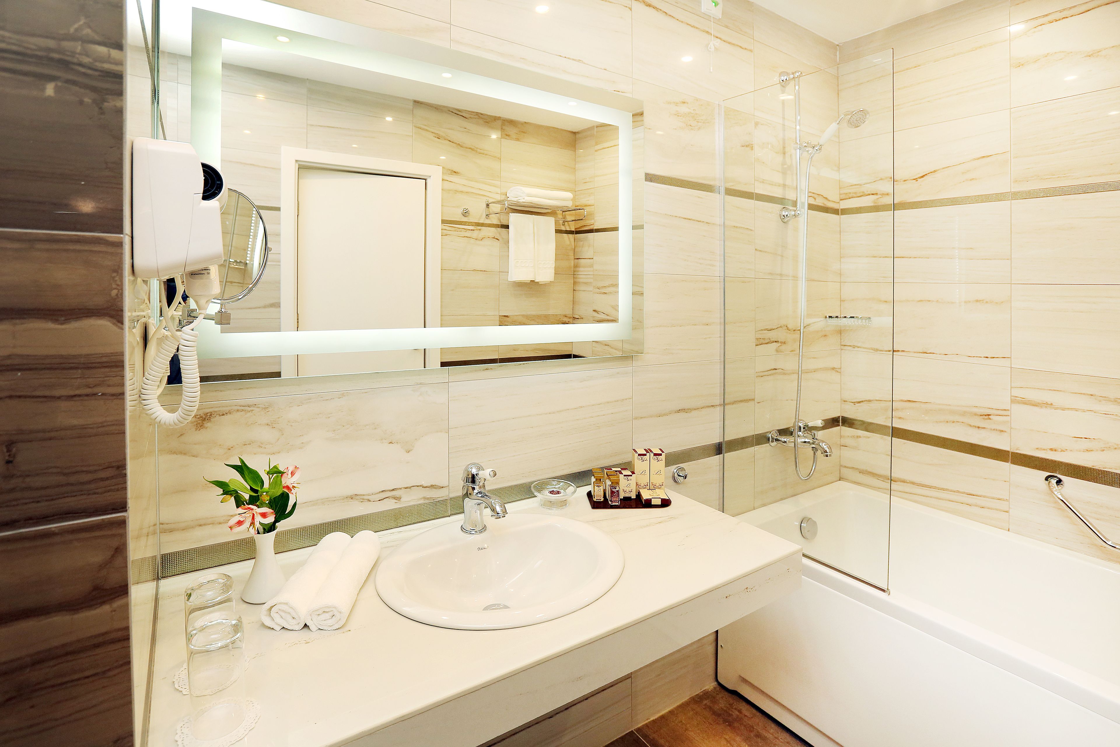 family suite (2 bathrooms) | bathroom | deep-soaking bathtub, designer toiletries, hair dryer, bathrobes
