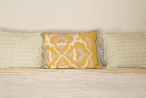 经典双人房或双床房 | 客房内保险箱、熨斗/熨衣板、免费 WiFi