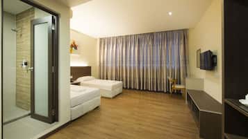 Deluxe Twin Room | Desk, laptop workspace, WiFi (free), bed sheets