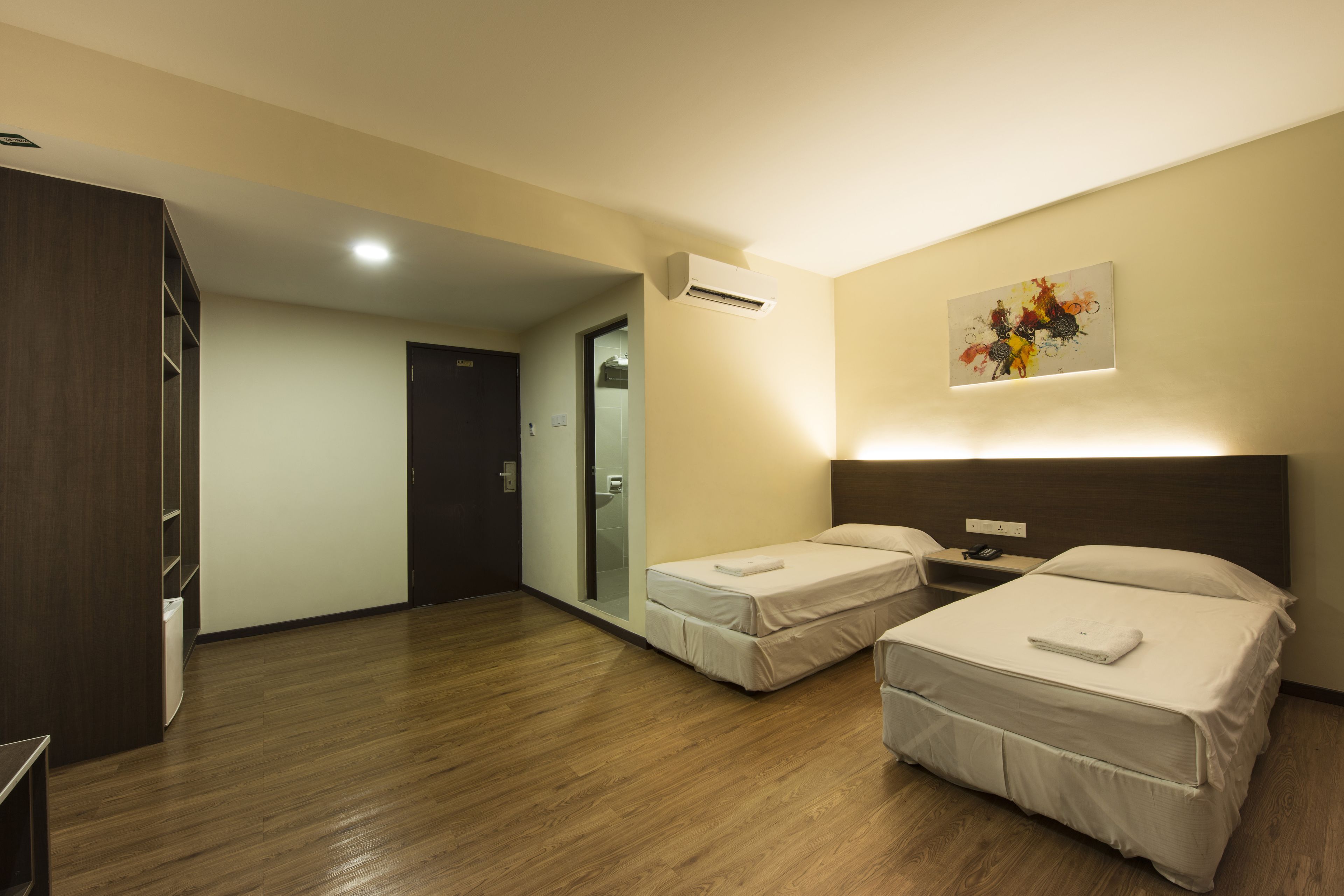 Deluxe Twin Room | Desk, laptop workspace, free WiFi, bed sheets