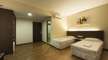 Deluxe Twin Room | Desk, laptop workspace, free WiFi, bed sheets