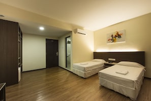 Deluxe Twin Room | Desk, laptop workspace, free WiFi, bed sheets - Panmour Villa Hotel (Klang)