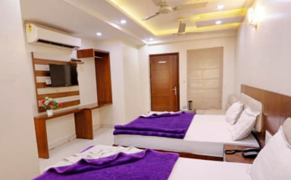 Egyptian cotton sheets, premium bedding, rollaway beds, free WiFi